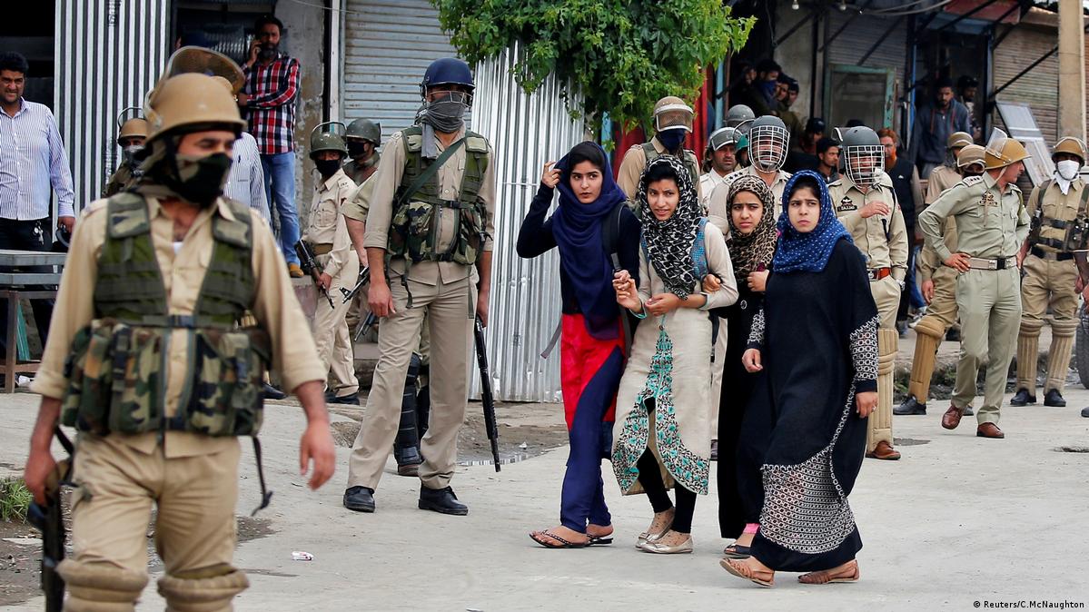 India imposes draconian curfew on Kashmir DW 07/08/2017