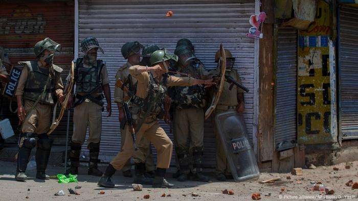 India Kashmir protest (Picture alliance/AP Photo/D. Yasin)