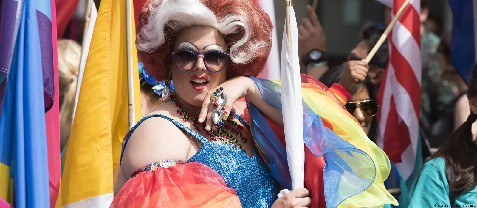 В Лондоне прошел крупнейший в истории города гей-парад – DW – 09.07.2017