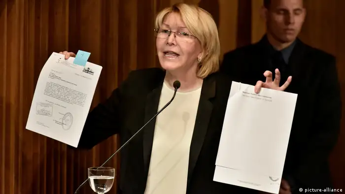 Ortega, fiscal desde 2008, abrió la disputa pública en marzo pasado, cuando calificó ruptura del orden constitucional dos sentencias del TSJ que despojaron a la Asamblea Nacional de sus atribuciones legales. Ortega es calificada por el oficialismo de traidora, ya que siempre acompañó la línea oficial en casos como la condena del Leopoldo López a 14 años de cárcel por instigar las protestas.