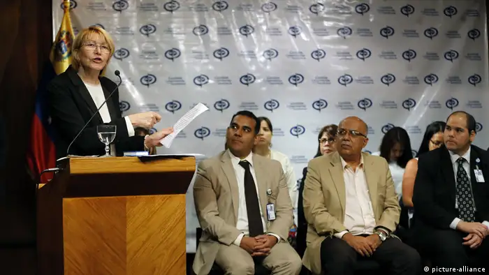 Disidentes del chavismo rechazaron la Asamblea Constituyente de Nicolás Maduro, que también cuenta con el rechazo de la oposición. Nicmer Evans, la exdefensora del pueblo Gabriela Ramírez, el diputado oficialista Germán Ferrer - esposo de la fiscal Luisa Ortega Díaz- y el exdiputado Eustoquio Contreras expresaron su desacuerdo con la Constituyente, cuyos 545 miembros serán elegidos el 30 de julio.