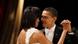 Erst das Tanzparkett, dann der politische Boden der Tatsachen: Obama und seine Frau Michelle beim Ball im Washington Convention Center am 20. Januar 2009 (Foto: AP) Erst das Tanzparkett, dann der politische Boden der Tatsachen: Obama und seine Frau Michelle beim Ball im Washington Convention Center am 20. Januar 2009 (Foto: AP)