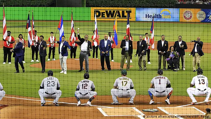 USA MLB Baseball All-Star Game2017 | First Pitch (picture alliance/dpa/Miami Herald/P. Portal)