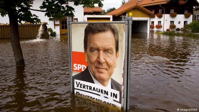 Schröder - Wahlkampf im Hochwasser (Imago/JOKER)