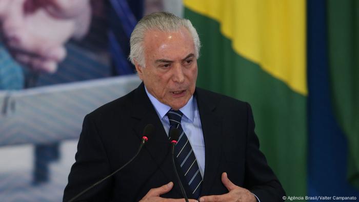Un juez del Tribunal Supremo de Brasil ordenó levantar el secreto bancario del presidente Michel Temer en el marco de una investigación por corrupción, según medios. El caso está vinculado con un decreto de Gobierno que benefició a una empresa que opera en el puerto de Santos, en el estado de Sao Paulo, y por el que se investiga el posible pago de sobornos. (6.03.2018)