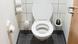 Toilette in einem Büro Toilette in einem Büro