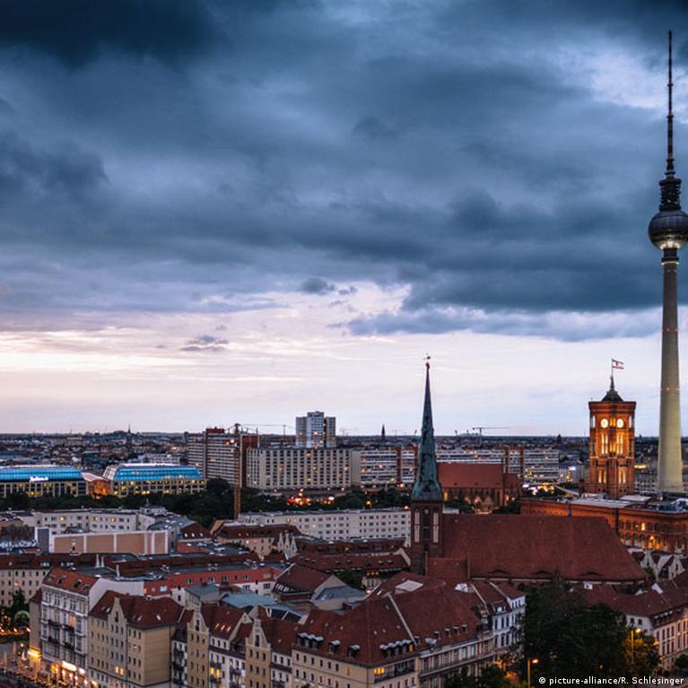 Berlin's Alexanderplatz: Capital crime hotspot – DW – 11/13/2017