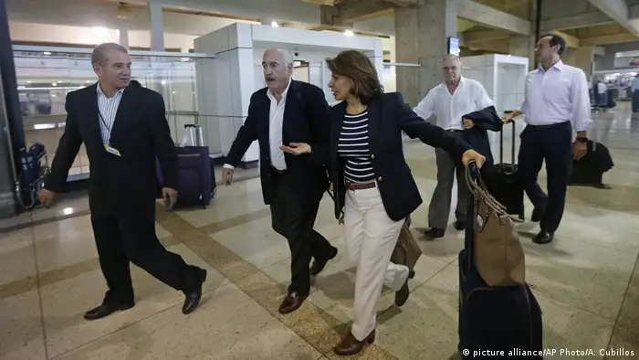 Venezuela Caracas Flughafen Ankunft Ex-Präsidenten (picture alliance/AP Photo/A. Cubillos)