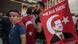 Ein Teilnehmer der Veranstaltung trägt eine Flagge mit einem Erdogan-Porträt. “Bleib stark, das Volk ist mit dir”. Ein Teilnehmer der Veranstaltung trägt eine Flagge mit einem Erdogan-Porträt. “Bleib stark, das Volk ist mit dir”.