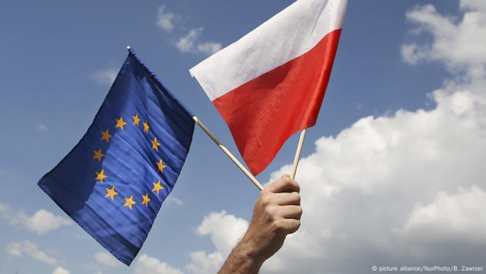 EU-Poland tension worries Polish citizens abroad | Europe | News and  current affairs from around the continent | DW | 31.08.2017