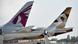 Seitenleitwerke von Flugzeugen der Qatar Airways und Etihad Seitenleitwerke von Flugzeugen der Qatar Airways und Etihad