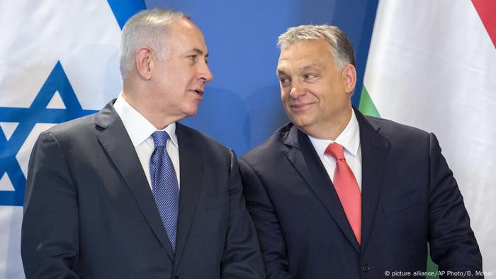 Israeli PM Benjamin Netanyahu (left) and Hungarian PM Viktor Orban in front of their respective countries' flags during Netanyahu's four-day visit to Hungary in July 2017.