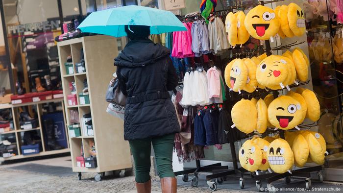Deutschland Emoji-Kissen bei einem Einzelhändler in Niedersachsen