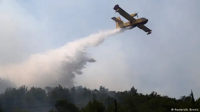 Fire-fighting aircraft in Croatia (Reuters/A. Bronic)