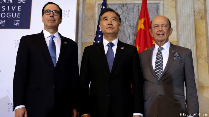 USA Washington - Steve Mnuchin, Wilbur Ross und Wang Yang (Reuters/Y. Gripas) USA Washington - Steve Mnuchin, Wilbur Ross und Wang Yang (Reuters/Y. Gripas)