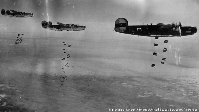 Американские бомбардировщики над Германией, 1945 год