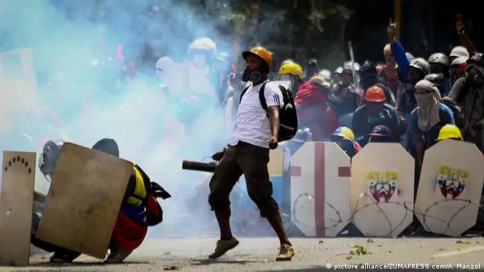 Venezuela - Unruhen (picture alliance/ZUMAPRESS.com/A. Manzol)