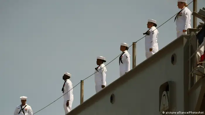 Un grupo de altos militares retirados rechazó la prohibición a los transexuales de servir en las Fuerzas Armadas por parte del presidente Donald Trump, al asegurar que puede degradar la capacidad de respuesta militar. 01.08.2017