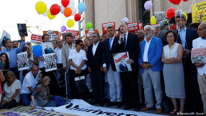 Türkei - Friedensdemonstration in Solidarität mit Cumhuriyet