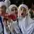 Malaysia - Shah Alam - Kinder üben für Haji in weissen Roben