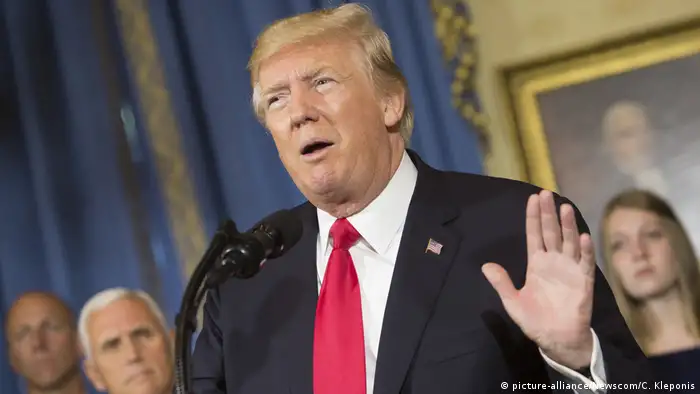 El Amazon Washington Post se inventó los datos de mi terminación de los pagos masivos, peligrosos y derrochadores a los rebeldes sirios que combaten a Bashar Al Asad, admitió Trump en una serie de mensajes nocturnos en Twitter. (25.07.2017)