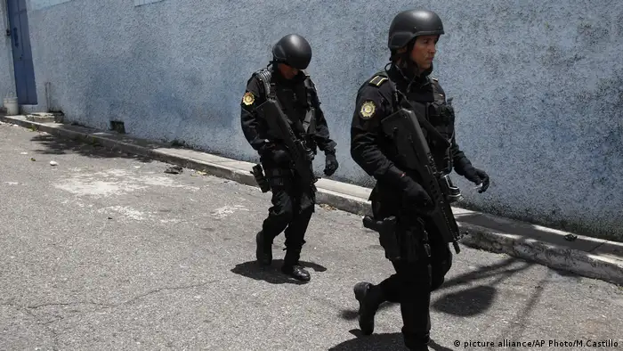 Guatemala Gefängnis Auftstand (picture alliance/AP Photo/M.Castillo)