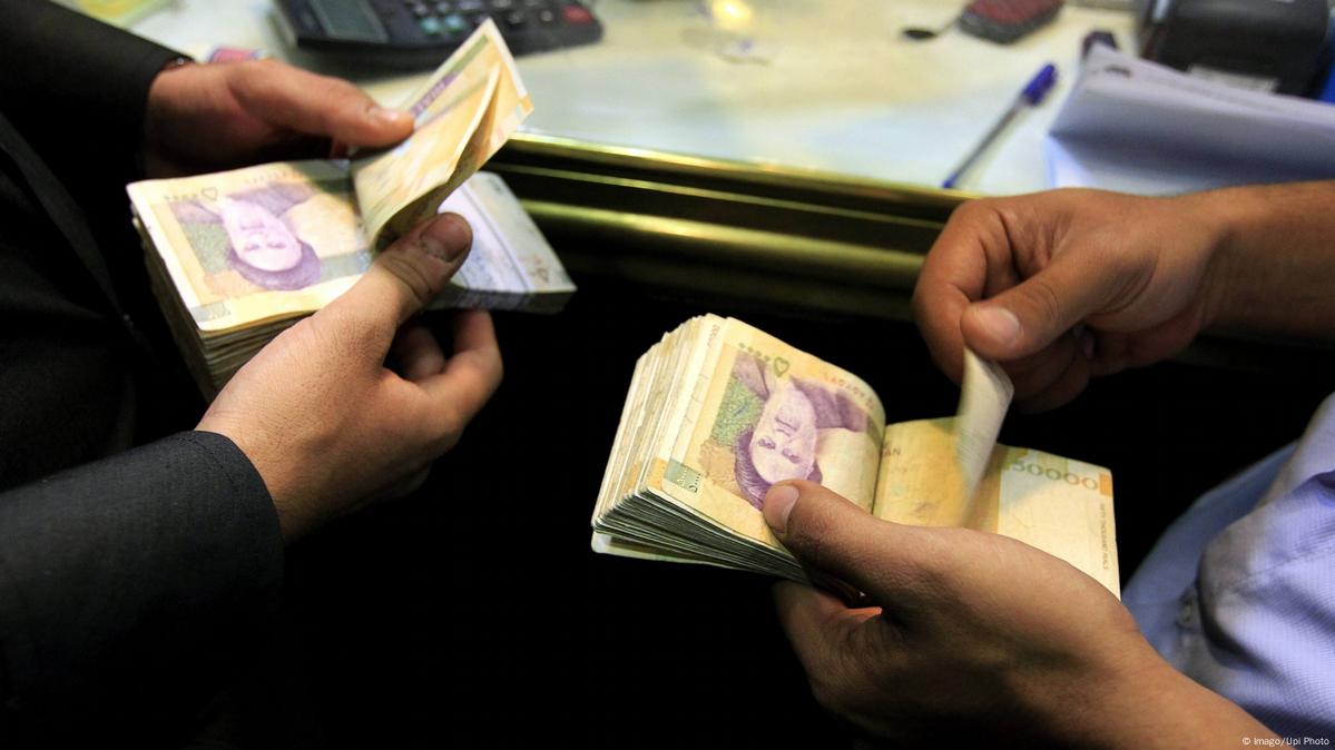 مجلس تغییر واحد پول ایران به تومان را تصویب کرد DW ۱۳۹۹/۲/۱۵ مجلس تغییر واحد پول ایران به تومان را تصویب کرد DW ۱۳۹۹/۲/۱۵