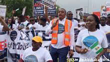  Titel: Nigeria Jugend Demos Schlagworte: Abuja, Nigeria, Jugend, Demonstration, Protest, Not too young
Wer hat das Bild gemacht?: Uwais Abubakar Idris
Wann wurde das Bild gemacht?: 25.07.2017
Wo wurde das Bild aufgenommen?: Abuja / Nigeria
Bildbeschreibung: The youth in Abuja, Nigeria march through the streets of the Federal capital deamnding inclusion in the governance of the country