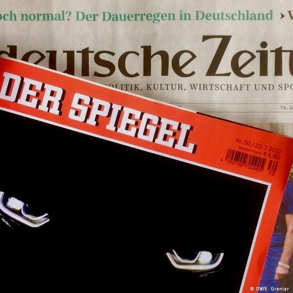 DER SPIEGEL　2021年　2～52号　全53冊 DER SPIEGEL's Coverage of the AfD: The Potential Pitfalls of