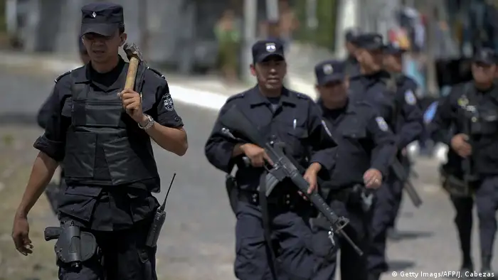 Symbolbild - El Salvador - Razzia (Getty Imags/AFP/J. Cabezas)