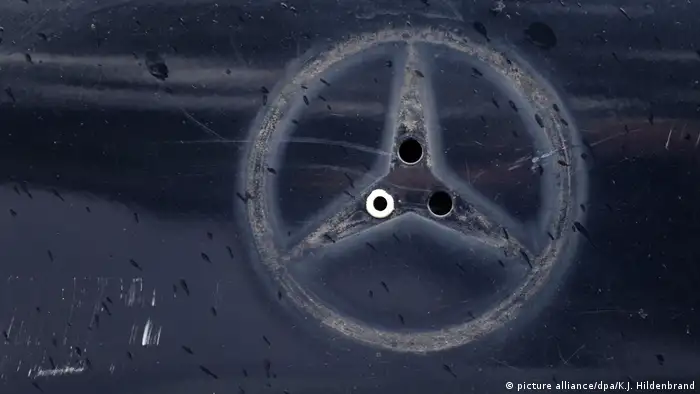 Daimler AG - Mercedes Benz - Abdruck eines Mercedes-Sterns