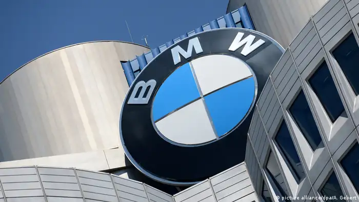 BMW - Logo an Firmenzentrale in München (picture alliance/dpa/A. Gebert)