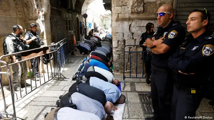 El Gobierno israelí no permitirá la entrada de palestinos menores de 50 años a la Explanada de las Mezquitas de Jerusalén para este viernes, día sagrado musulmán, tras los disturbios de ayer en el recinto sagrado. (27.07.2017)
