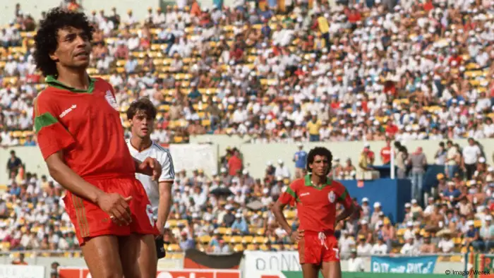 لاعبو المنتخب المغربي في مباراتهم الحاسمة أمام المنتخب الألماني في دور ثمن النهائي بمونديال ميكسيكو 1986
