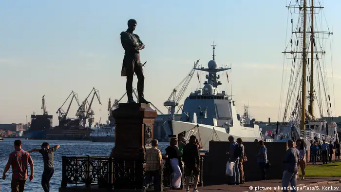 Russland chinesisches Kampfschiff erreicht St Petersburg (picture alliance/dpa/Tass/S. Konkov)