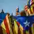 Spanien Barcelona - Unabhängigkeitsdemonstration mit Flaggen