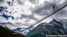 494 Meter lange Hängeseilbrücke in den Schweizer Alpen eröffnet 