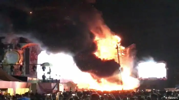Spanien | Über 20.000 Menschen evakuiert - Tomorrowland-Festival wegen Brand abgebrochen (Reuters)
