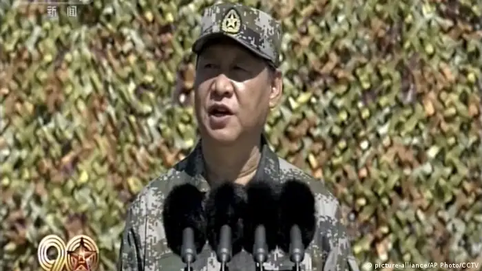 China Militärparade Xi Jinping (picture-alliance/AP Photo/CCTV)