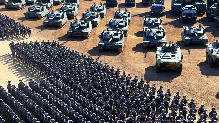 China Militärparade in Zhurihe (picture-alliance/Xinhua/Zha Chunming)