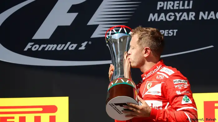 Formel 1- Großer Preis von Ungarn- Sebastian Vettel feiert Sieg (Reuters/L. Balogh)