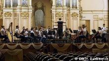 Ukrainisches Jugendorchester Proben in Lwiw
Ort: Lwiw, Ukraine Datum: 29.07.2017
Tags: Ukraine, Lwiw, Orchester
(c) DW/Yuriy Dankevych
