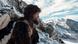 In einer Filmszene steht Jürgen Vogel als Ötzi auf einem mit Eis überzogenen Gletscher. In einer Filmszene steht Jürgen Vogel als Ötzi auf einem mit Eis überzogenen Gletscher.