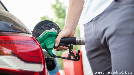 От днес горивата в Германия поевтиняват за срок от три