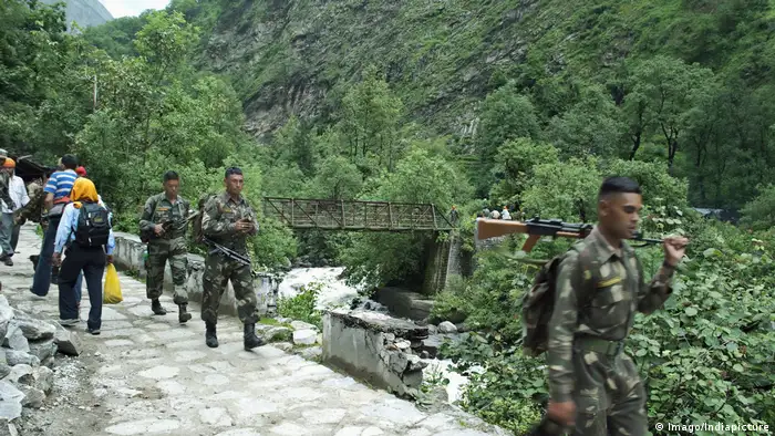 Himalaya Grenze zwischen Indien und China Patrouille indischer Soldaten