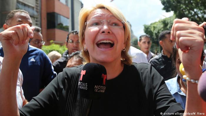 Venezuela Gerneralstaatsanwältin Luisa Ortega Diaz in Caracas (picture-alliance/dpa/W. Riera)