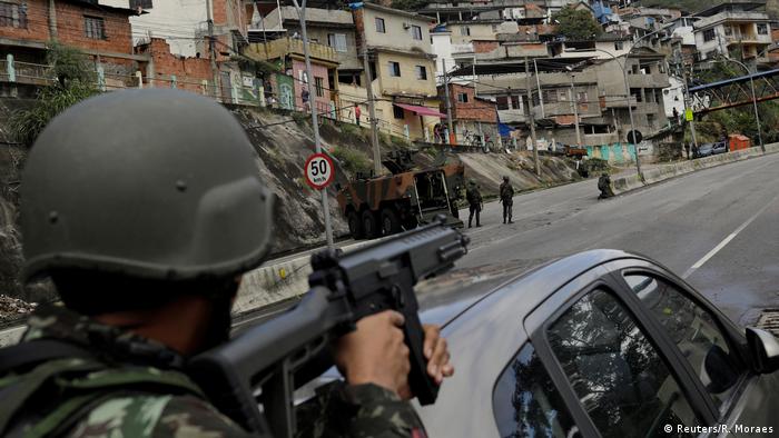 Post Olympic Crackdown On Disillusioned Rio Slums Dwellers News Dw 05 08 17