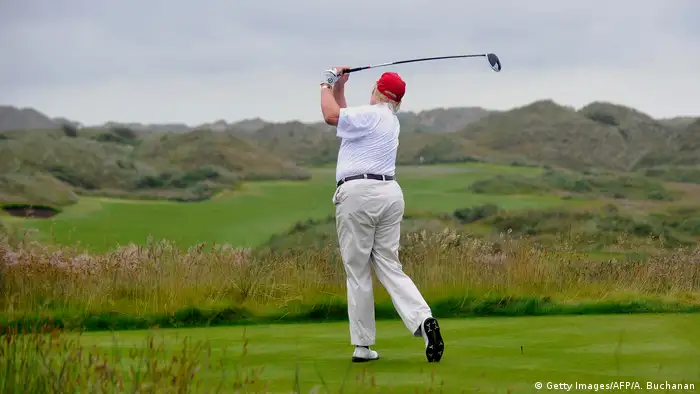 Schottland - Donald Trump spielt Golf (Getty Images/AFP/A. Buchanan)