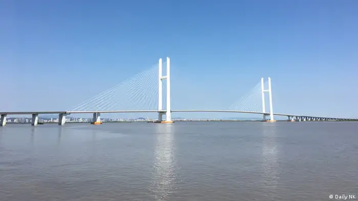 Despite all the restrictions, a viable connection to China is vital for North Korea. A new bridge over the Yalu river, which divides the two countries, is supposed to replace the derelict Sino-Korean Friendship Bridge that covers 70 percent of all bilateral trade. Construction on the North Korean side has stopped due to lack of finance in spite of Chinese private investments.