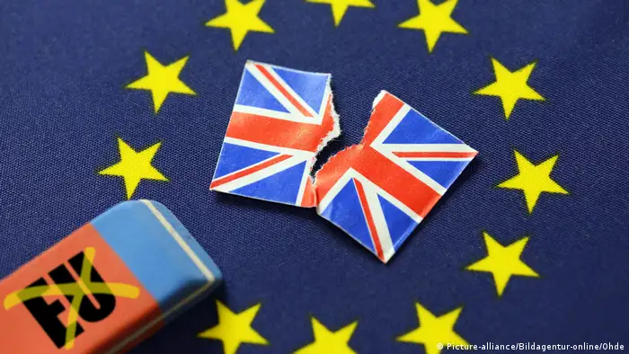 EU-Fahne mit ausradiertem Stern, Symbolfoto Brexit (Picture-alliance/Bildagentur-online/Ohde)